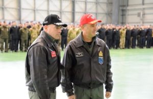 Il Com.te del 41° Stormo Col. Pil. Francesco Frare con il Gen. di Brigata Aerea Amedeo Magnani