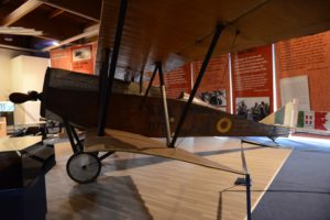 Il biplano della Prima Guerra Mondiale Ansaldo S.V.A.-5.