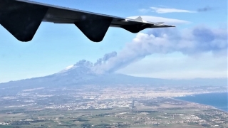 Eruzione vista dal P-72A in volo (2)