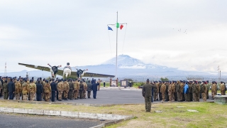 Sigonella visita CFSS - Momento dell'alzabandiera (2)