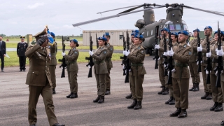 68°Anniversario-dellAviazione-Esercito-resa-degli-onori-al-Capo-di-Stato-Maggiore-dellEsercito